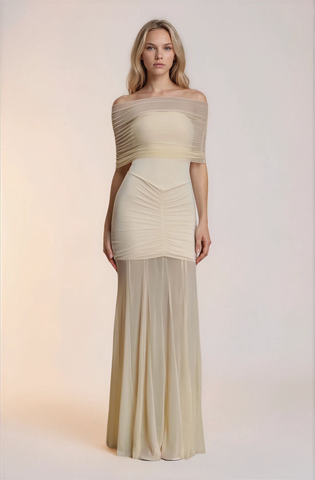 Elfenbeinfarbenes schulterfreies Maxikleid mit Mesh – Elegantes Abendkleid lang Damen – Cremefarbenes Partykleid figurbetonend
