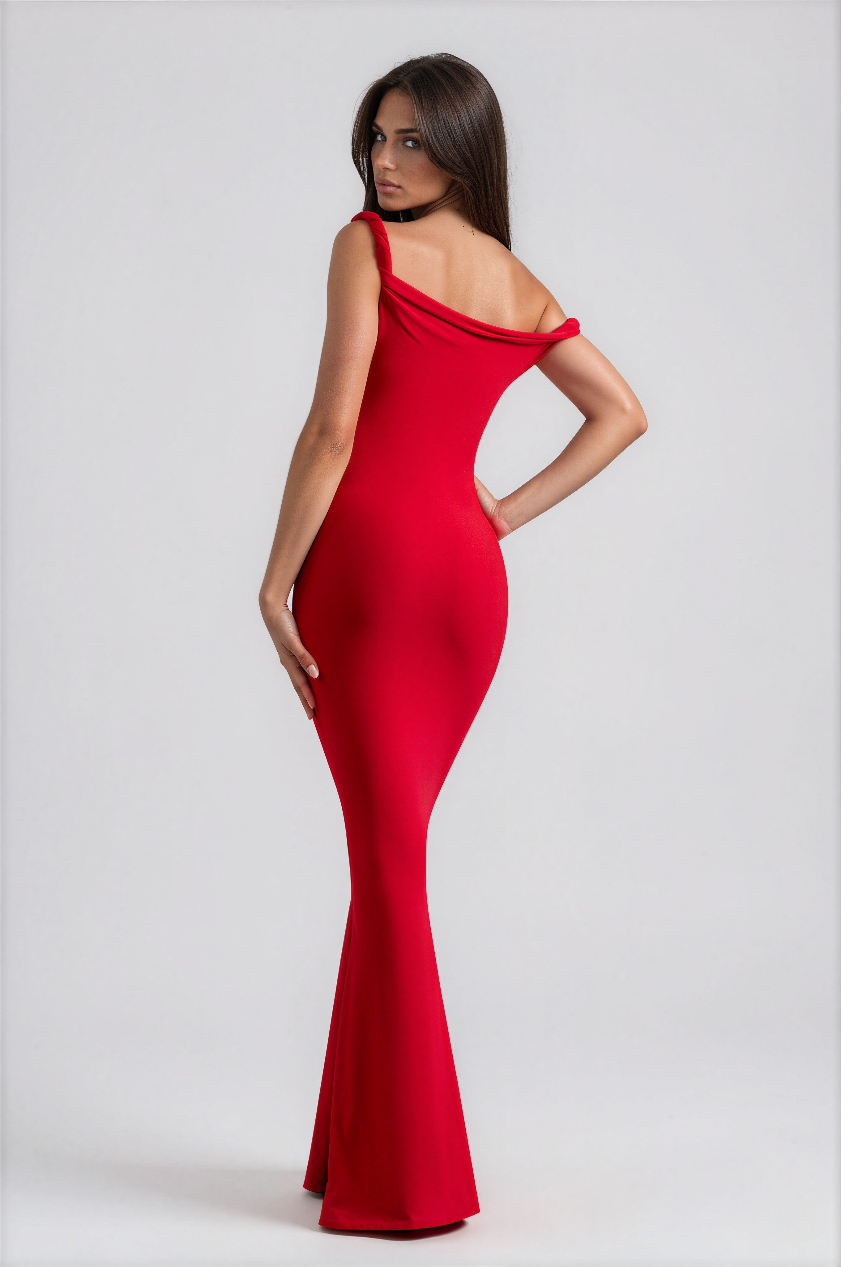 Damen Maxikleid Rot – Asymmetrischer Schnitt mit Twist-Detail, langes elegantes Abendkleid