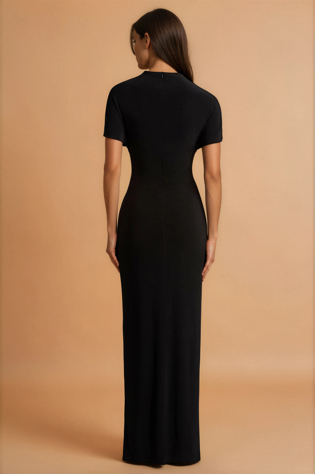 Schwarzes Maxikleid mit hohem Kragen & Golddetails – Elegantes Abendkleid lang Damen – Figurbetontes Partykleid Stehkragen