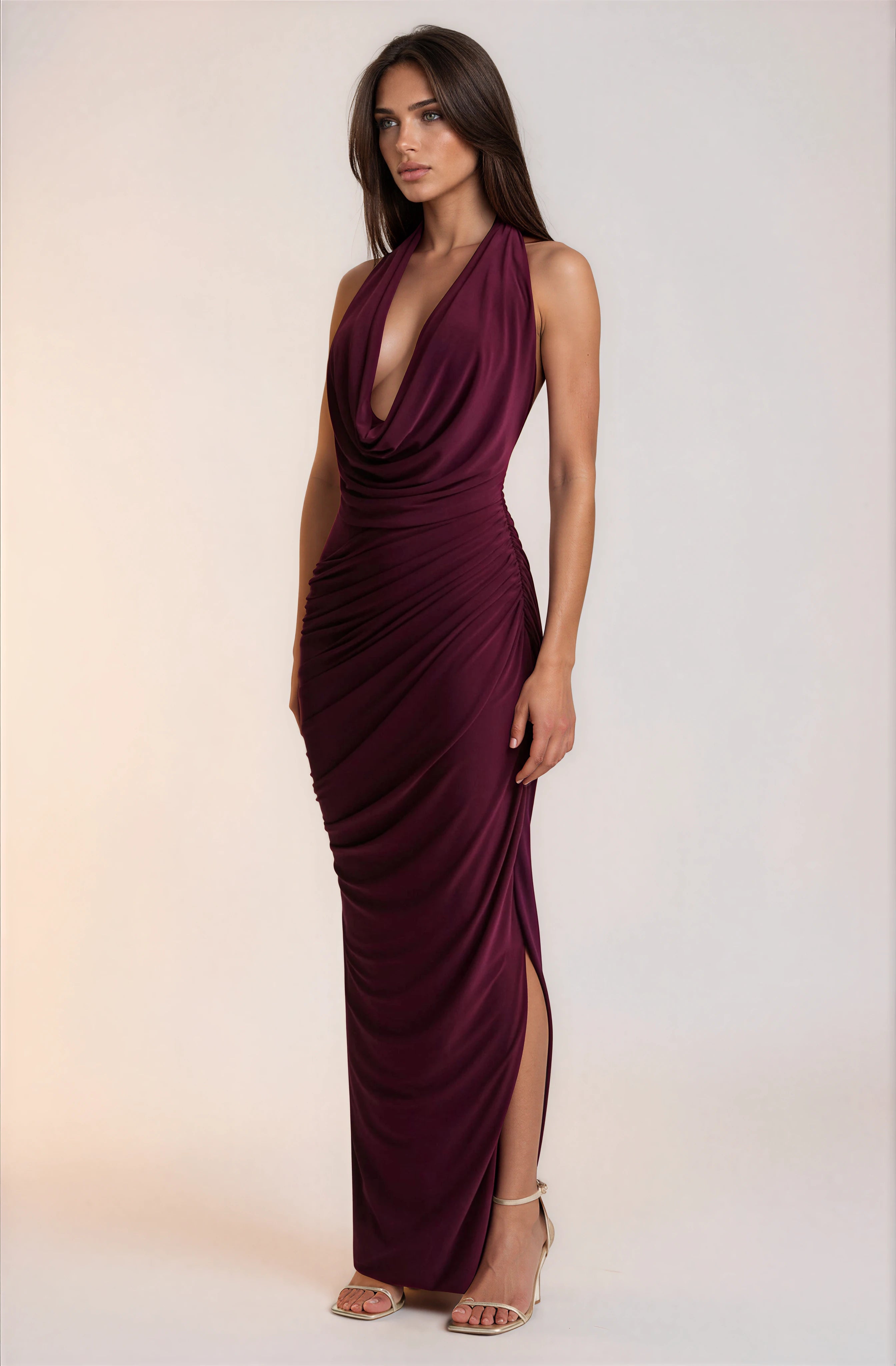 Burgunderrotes Slinky Maxikleid mit tiefem V-Ausschnitt – Elegantes Abendkleid lang Damen – Figurbetontes Partykleid