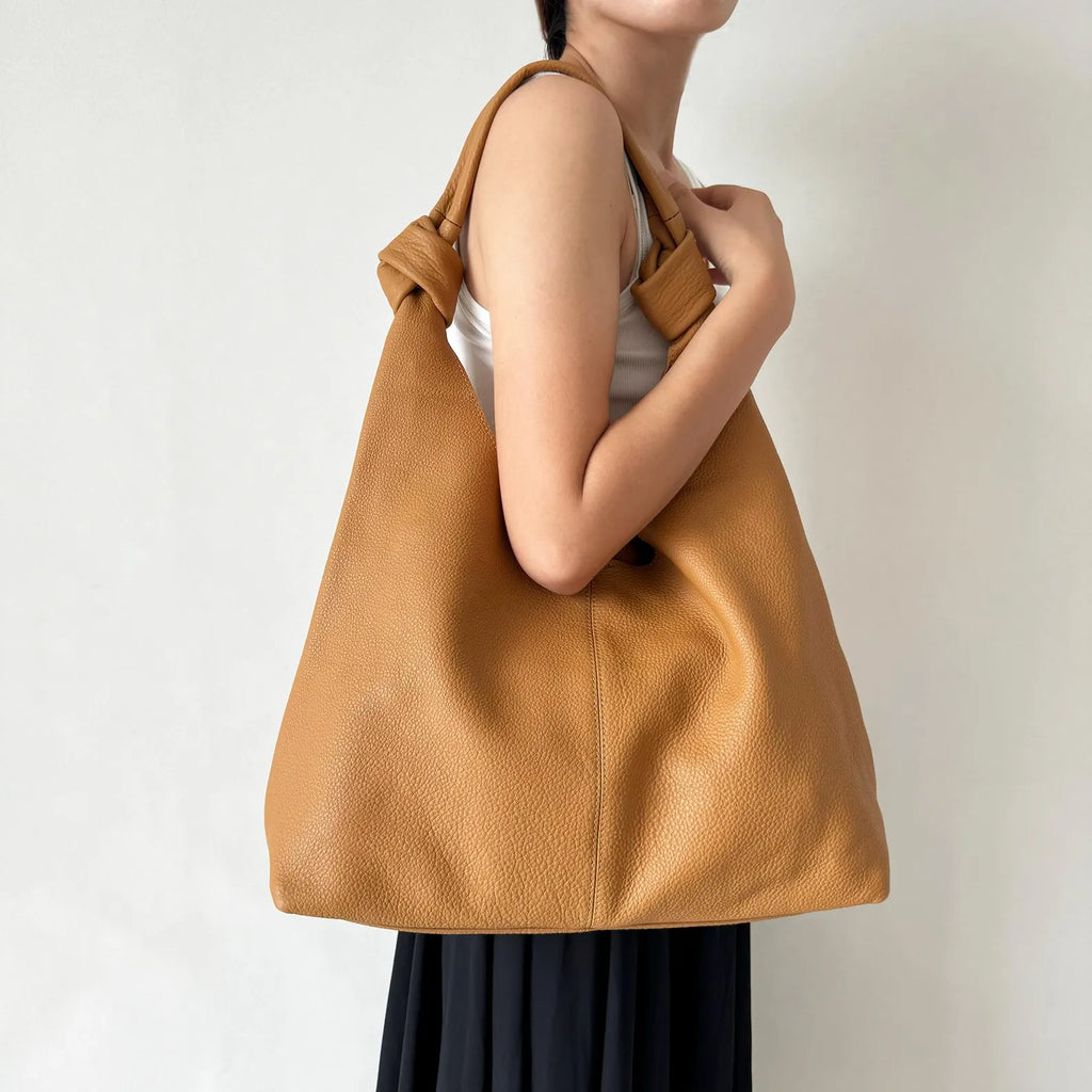 Madison - Cognac Classic – Edle Schultertasche aus Echtleder