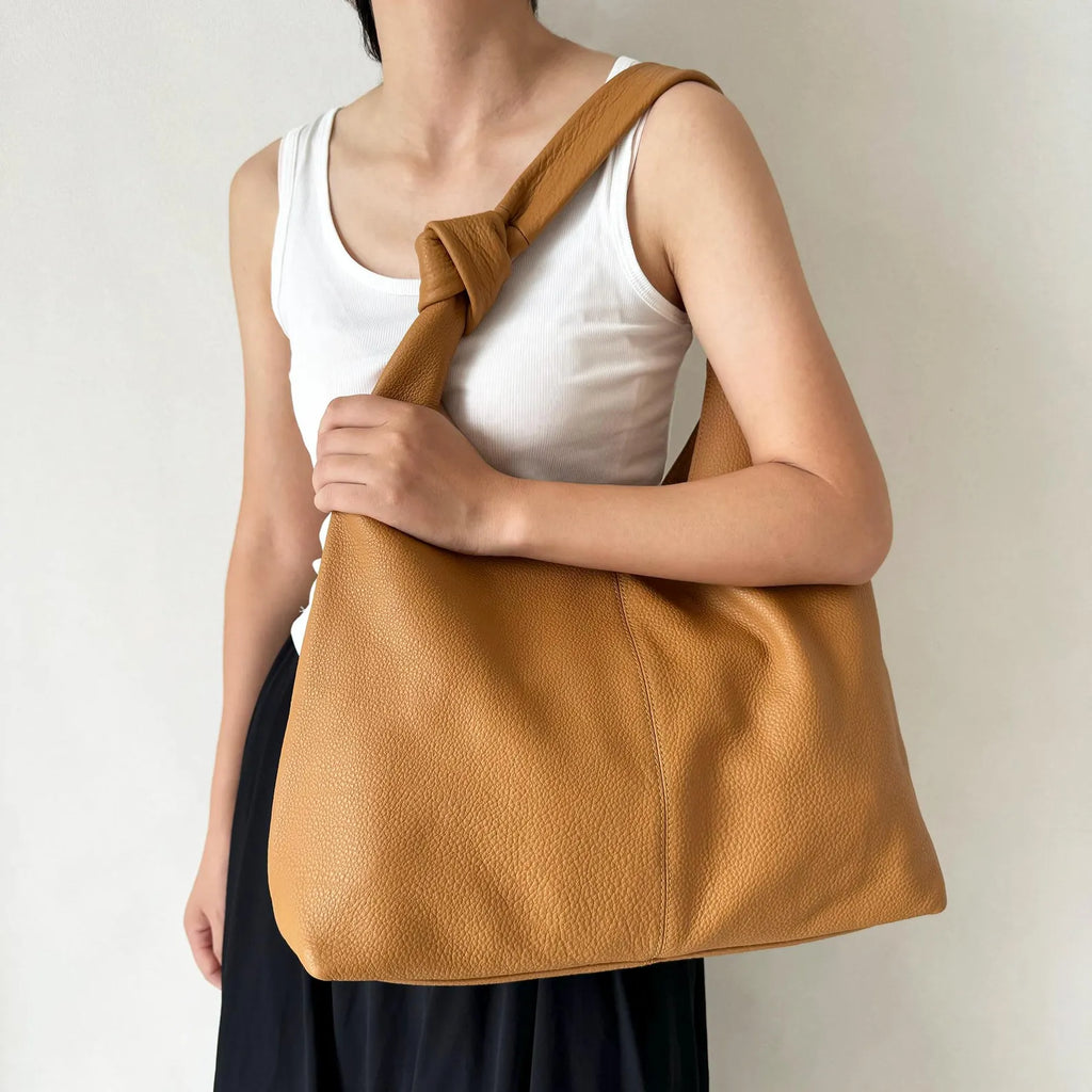 Madison - Cognac Classic – Edle Schultertasche aus Echtleder