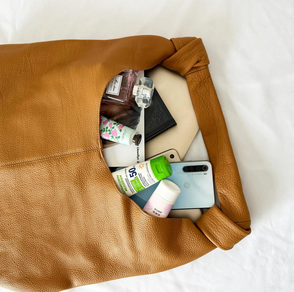 Madison - Cognac Classic – Edle Schultertasche aus Echtleder