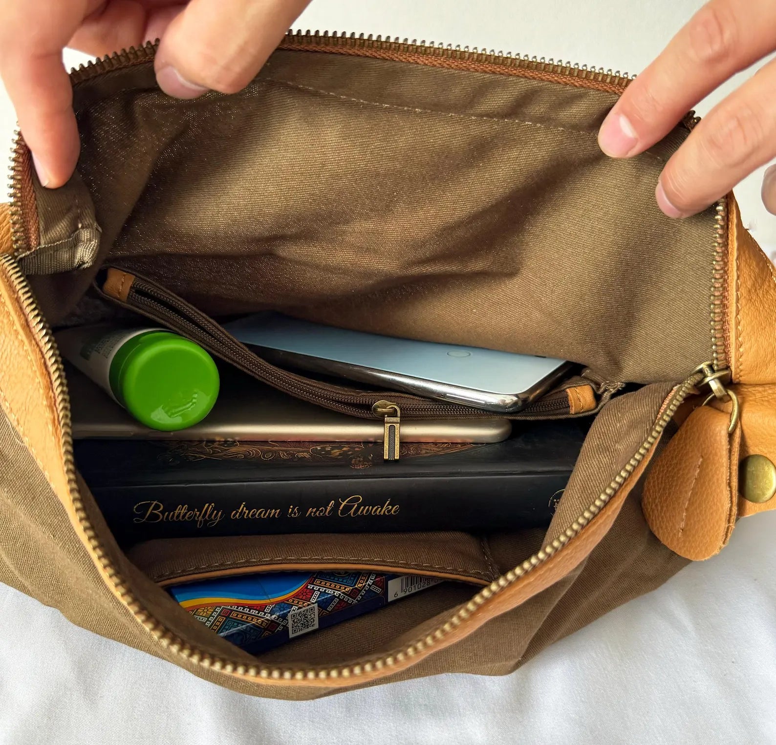 Madison - Cognac Classic – Edle Schultertasche aus Echtleder