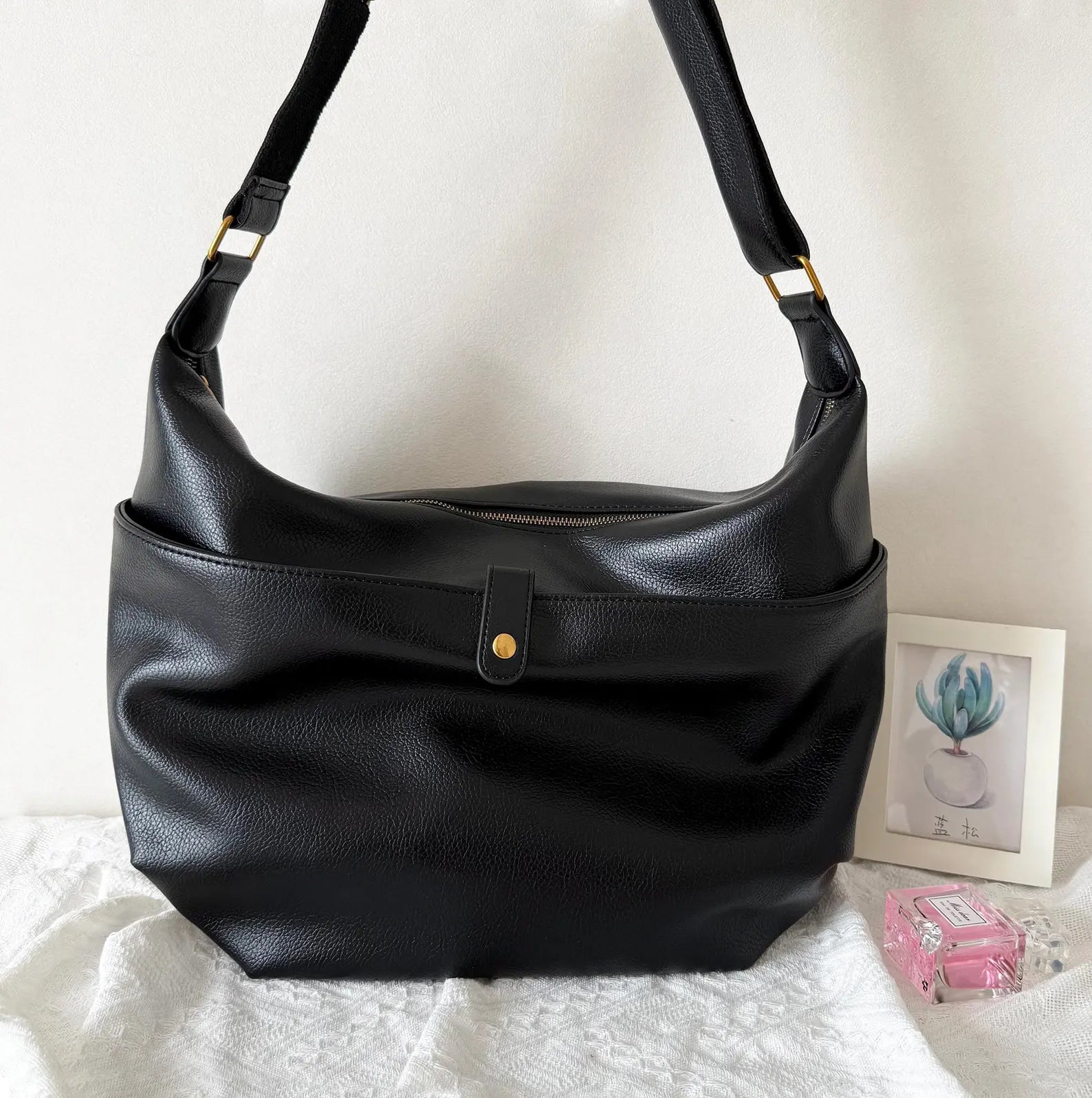 Raven - Midnight Grace – Schwarze Leder-Schultertasche für Damen