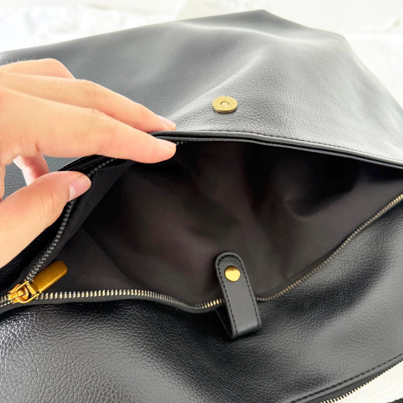 Raven - Midnight Grace – Schwarze Leder-Schultertasche für Damen